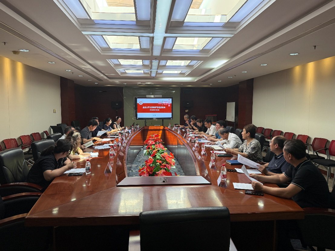 文物保护管理委员会主任董志勇主持会议